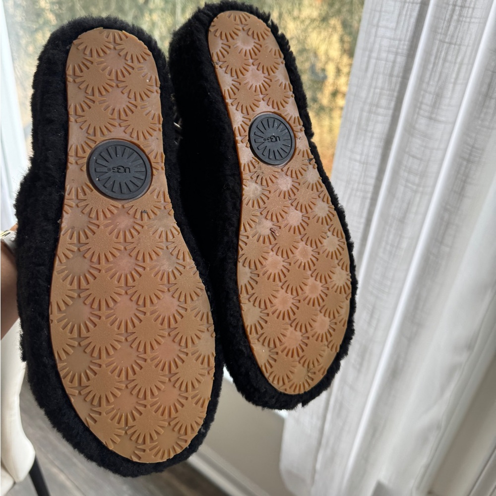 UGG Wmns Fluff Yeah Slide 'Black' UGG Black Fluffy Slides with Logo Strap 8 - Picture 5 of 6